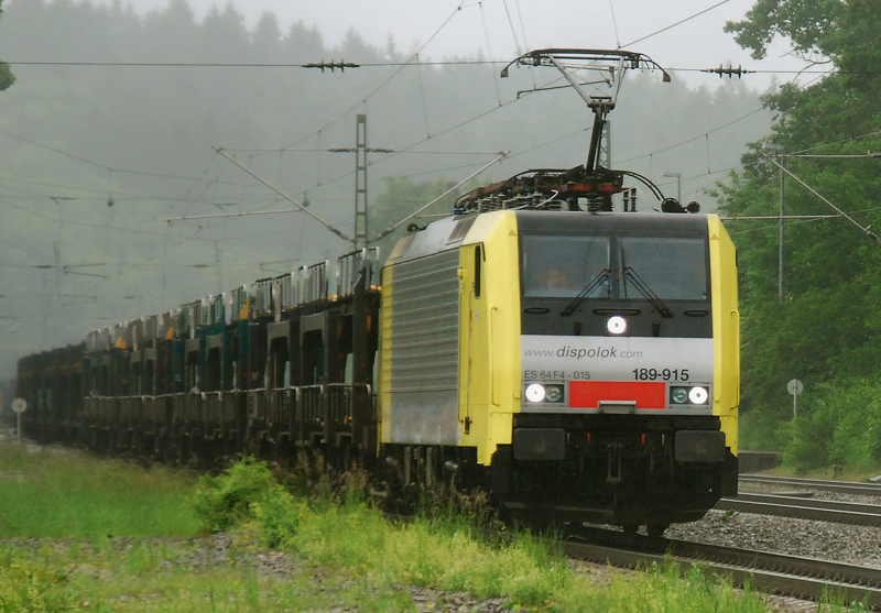 ES 64 F4-015, aufgenommen vor einem Auto-Leerzug, bei der Durchfahrt durch A�ling, am 02.06.10.