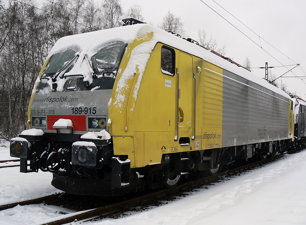 ES 64 F4-015 im winterlichen Gremberg am 24.12.2010