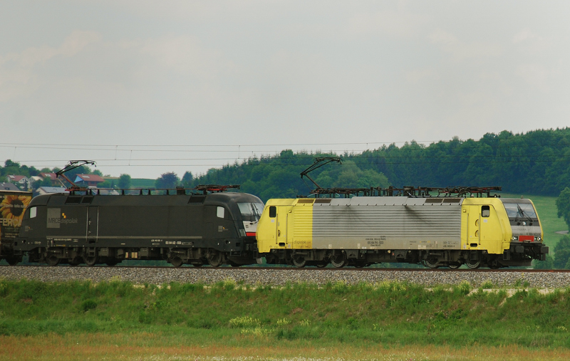 ES 64 F4-023 + ES 64 U2-033, aufgenommen am 14.05.11, kurz nach Burgau.