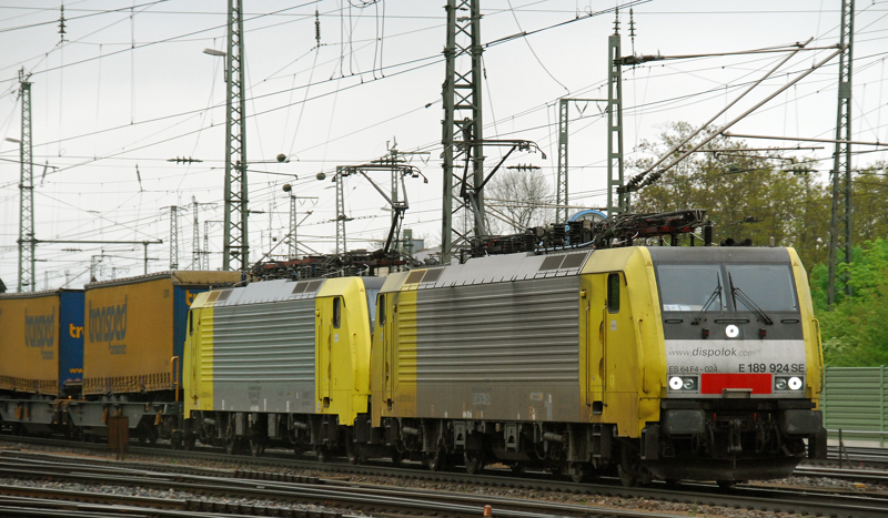 ES 64 F4-024 + ES 64 F4-027, aufgenommen am 15.05.10, bei der Durchfahrt durch Treuchtlingen.