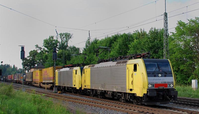 ES 64 F4-024 + ES 64 F4-202, aufgenommen am 10.06.11, bei der Durchfahrt durch A�ling.