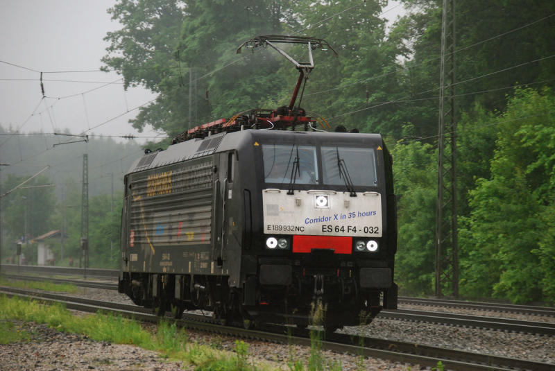 ES 64 F4-032, Bosphorus Express, aufgenommen am 02.06.10, bei einer Solodurchfahrt durch A�ling.