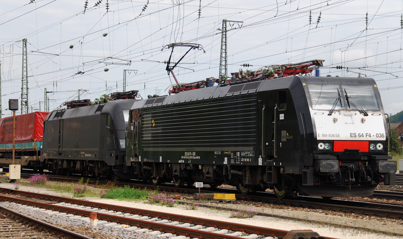 ES 64 F4-036 + ES 64 U2-098, aufgenommen am 04.09.10, bei der Durchfahrt durch Treuchtlingen.