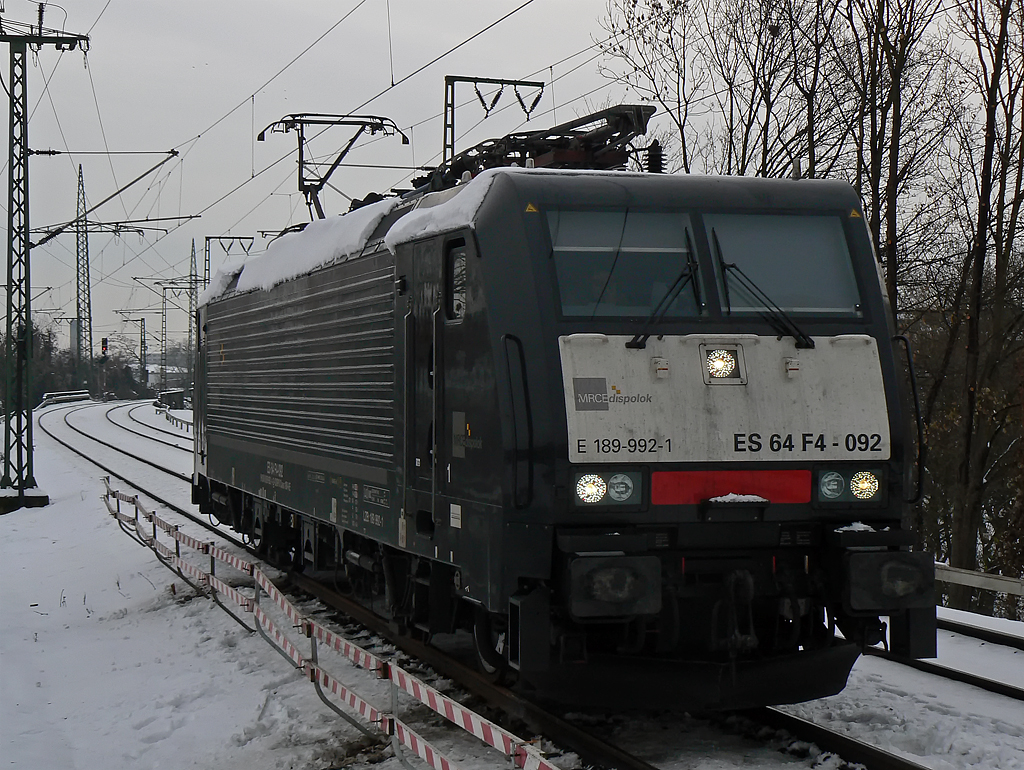 ES 64 F4-092 / 189 992-1 der MRCE kurz vor der K�lner S�dbr�cke am 27.12.2010