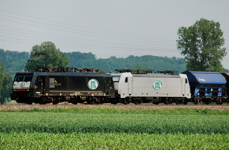 ES 64 F4-200 + 186 140-0, aufgenommen am 14.06.10, kurz vor Mindelaltheim.