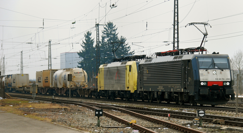 ES 64 F4-280 + ES 64 F4-096, aufgenommen am 25.02.11, bei der Durchfahrt durch Gersthofen, Strecke Augsburg-Donauw�rth.