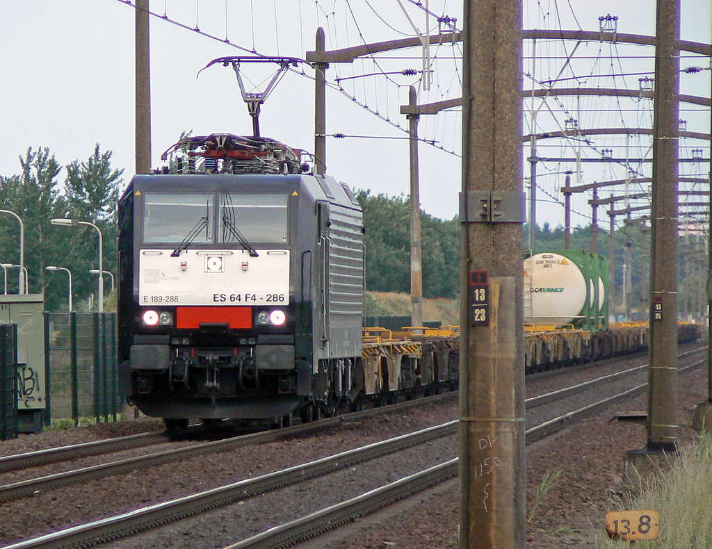 ES 64 F4 286 / E189 286 aufgenommen am 19.06.2010 in Gilze-Rijen/NL 