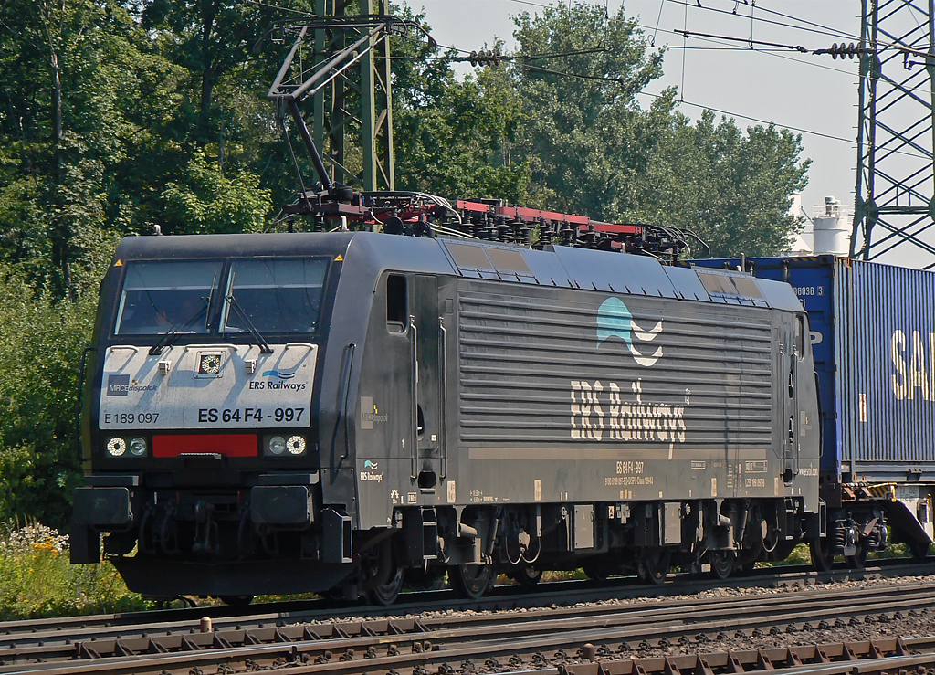 ES 64 F4 997 / E189 997 der ERS Railways in Gremberg am 08.07.2010 , danke f�rs winken ;-) ! 

