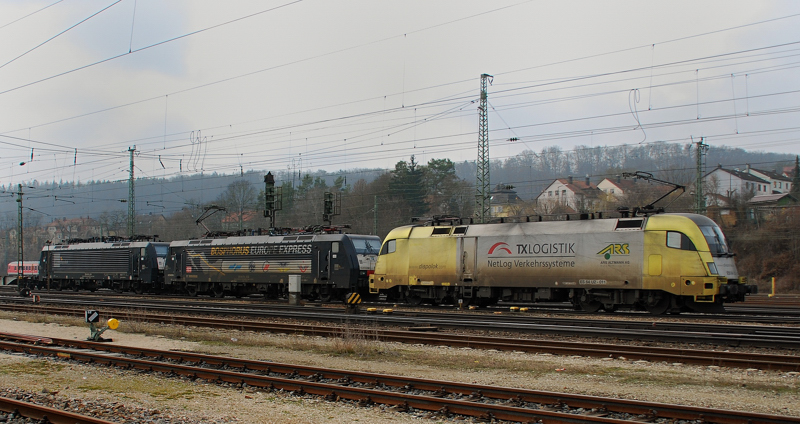 ES 64 U2-011 + ES 64 F4-032 + ES 64 F4-010! Aufgenommen am 19.02.11, bei der Durchfahrt durch Treuchtlingen.