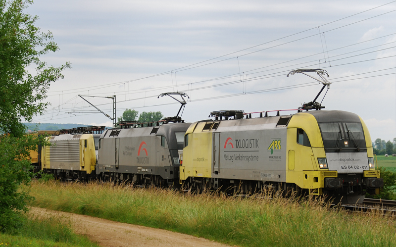 ES 64 U2-011, TX Logistik, + ES 64 U2-029, TX-Logistik, + ES 64 F4-095, aufgenommen am 20.06.12, bei Treuchtlingen.