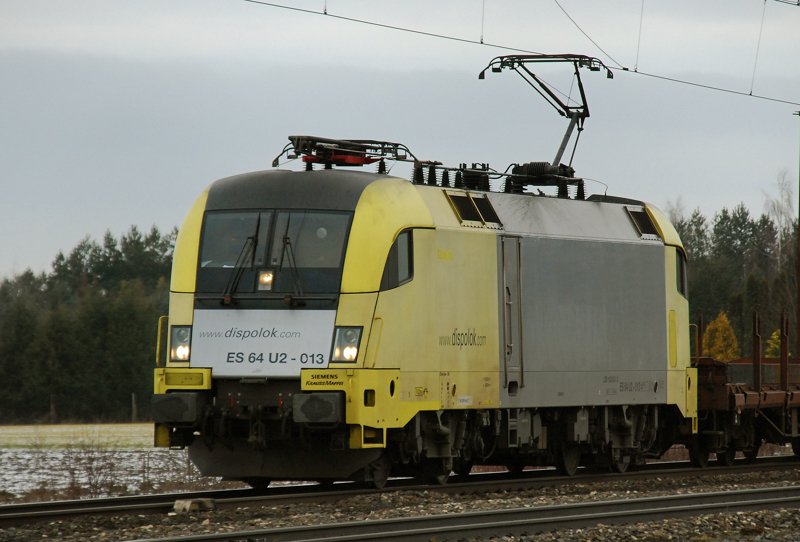 ES 64 U2-013, aufgenommen am 18.01.10, bei der Durchfahrt durch Gersthofen, Strecke Donauw�rth-Augsburg.