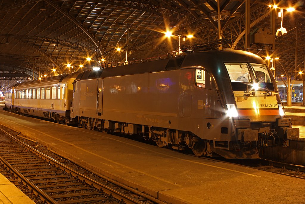 ES 64 U2-014 am EC6 rtg HH-Altona in K�ln Hbf am 20.02.2011
