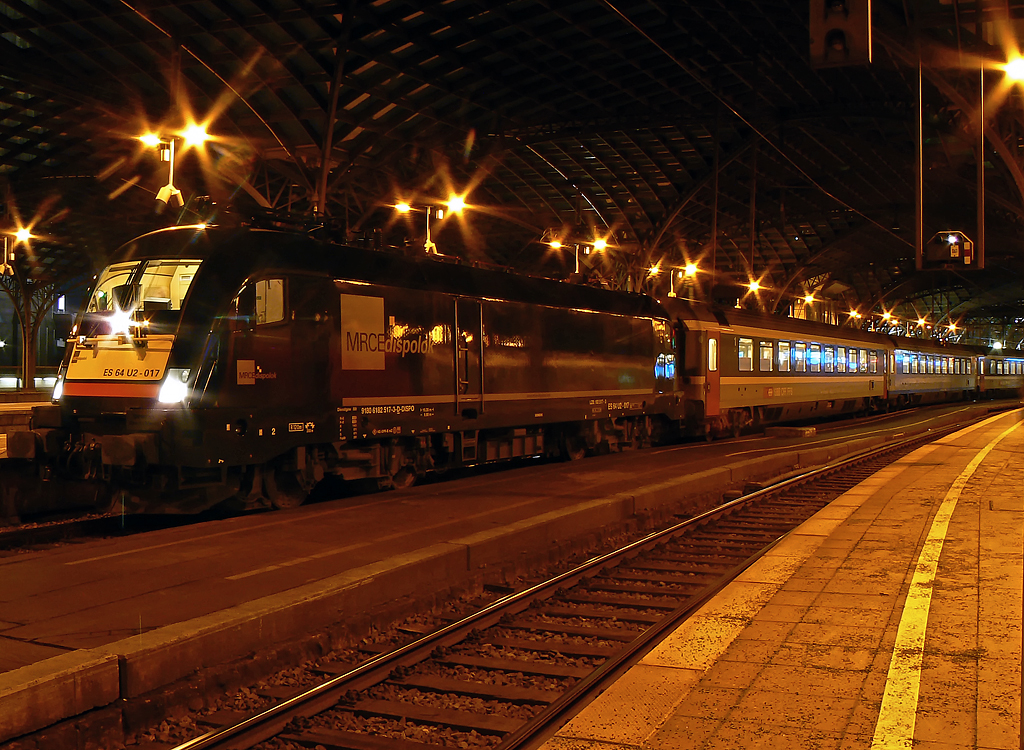 ES 64 U2-017 / 182 517 am EC6 in K�ln Hbf am 12.12.2010