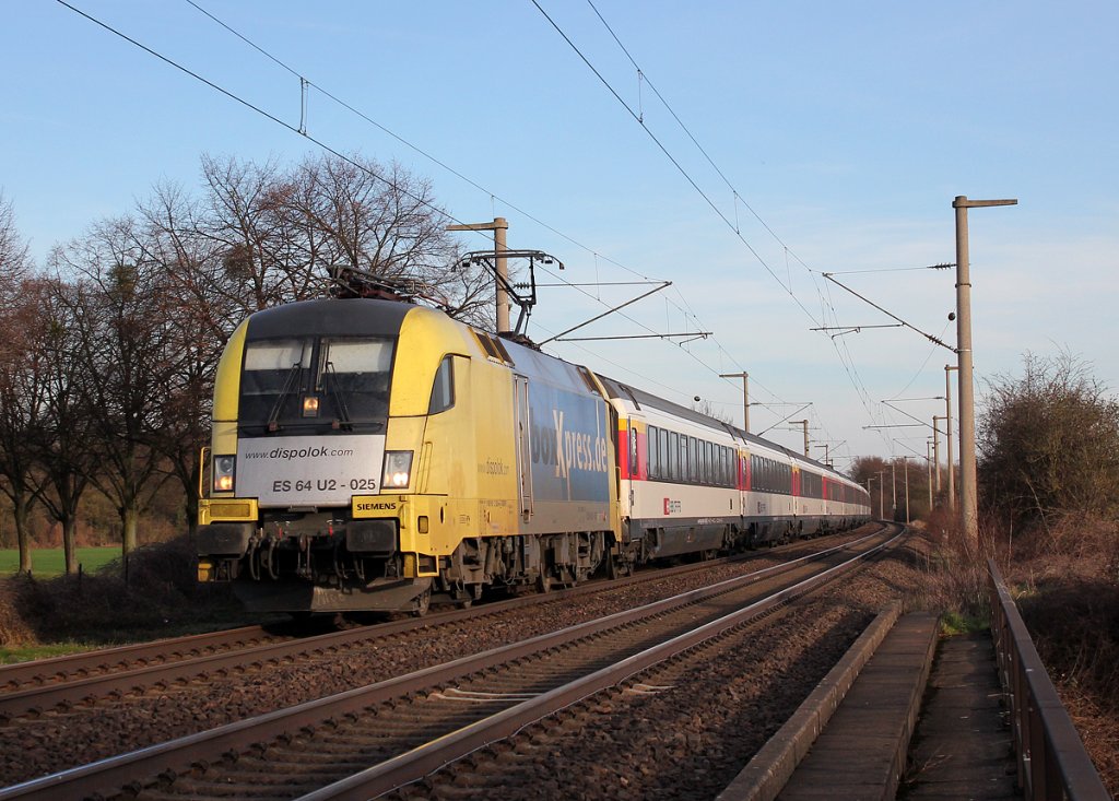 ES 64 U2-025 /182 525 am EC6 bei Br�hl am 14.04.2013