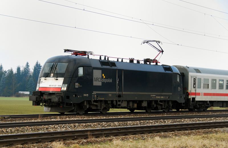 ES 64 U2-026, aufgenommen am 28.02.11, bei der Durchfahrt durch Gersthofen.