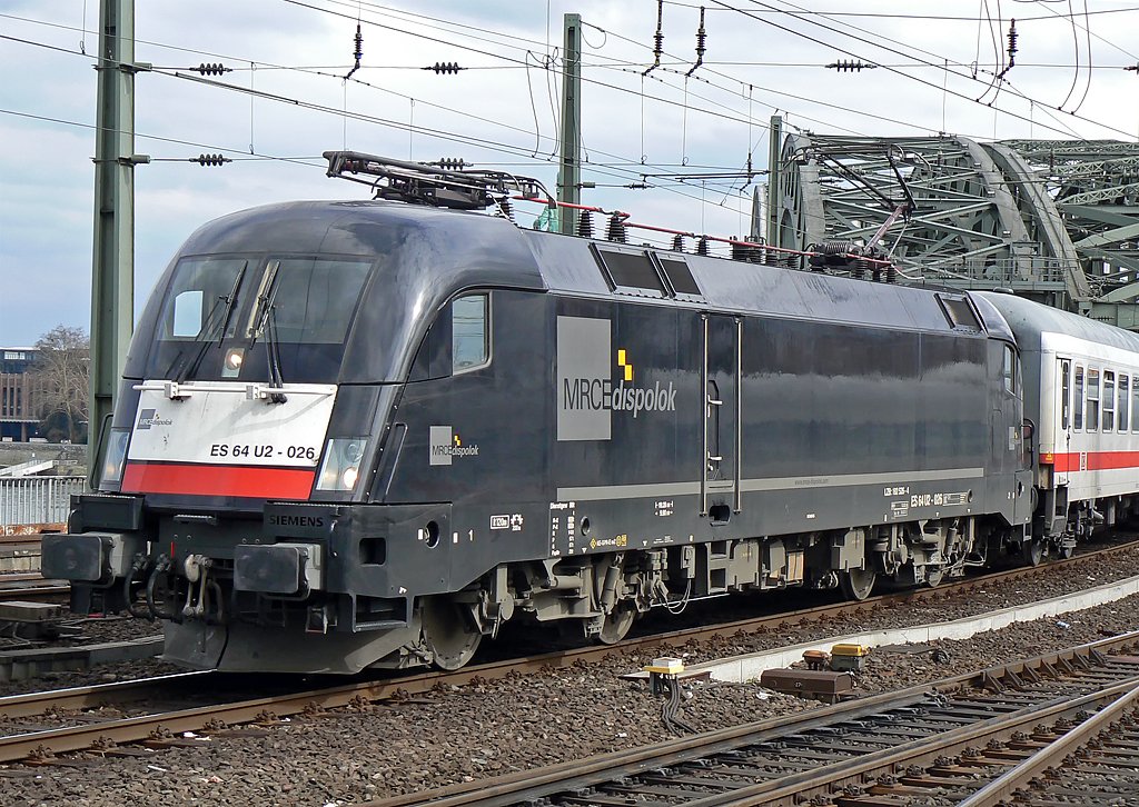 ES 64 U2-026 kommt mit dem IC 2046 aus Hannover in K�ln Hbf an (28.03.2010)