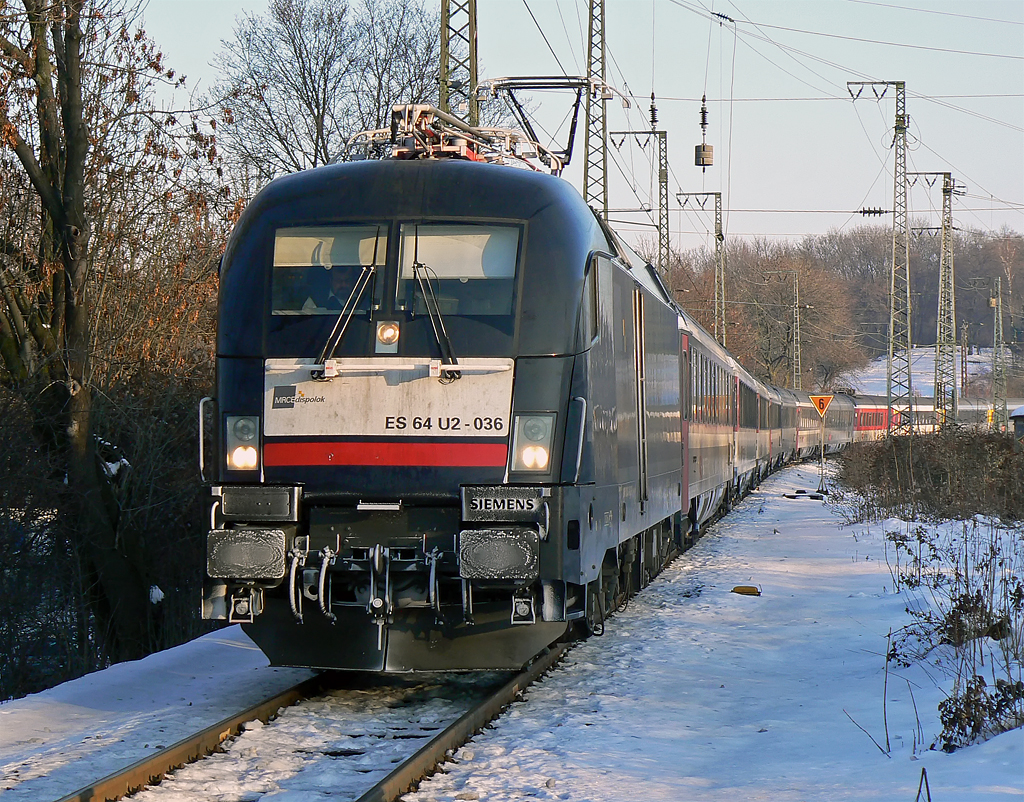 ES 64 U2-036 / 182 536 am EC7 nach Chur/CH in K�ln West am 30.12.2010