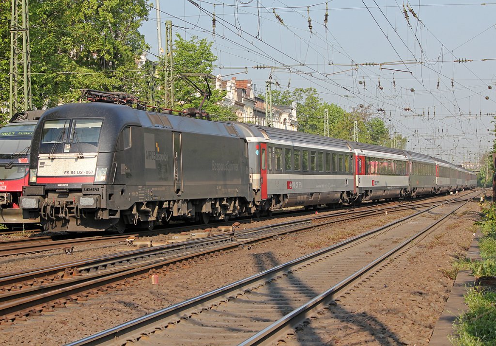 ES 64 U2-067  Bosporus Sprinter  am EC 7 in Bonn Hbf. 21.04.2011