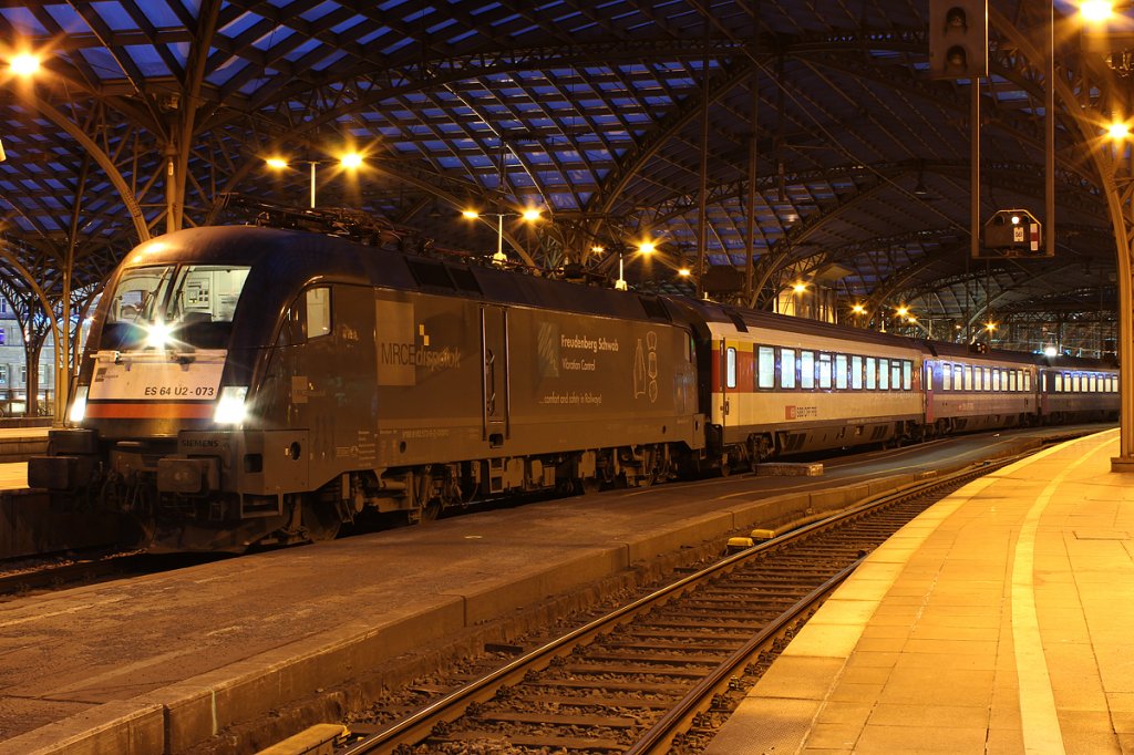 ES 64 U2-073 / 182 573 am EC6 zur blauen Stunde in K�ln Hbf am 18.03.2012