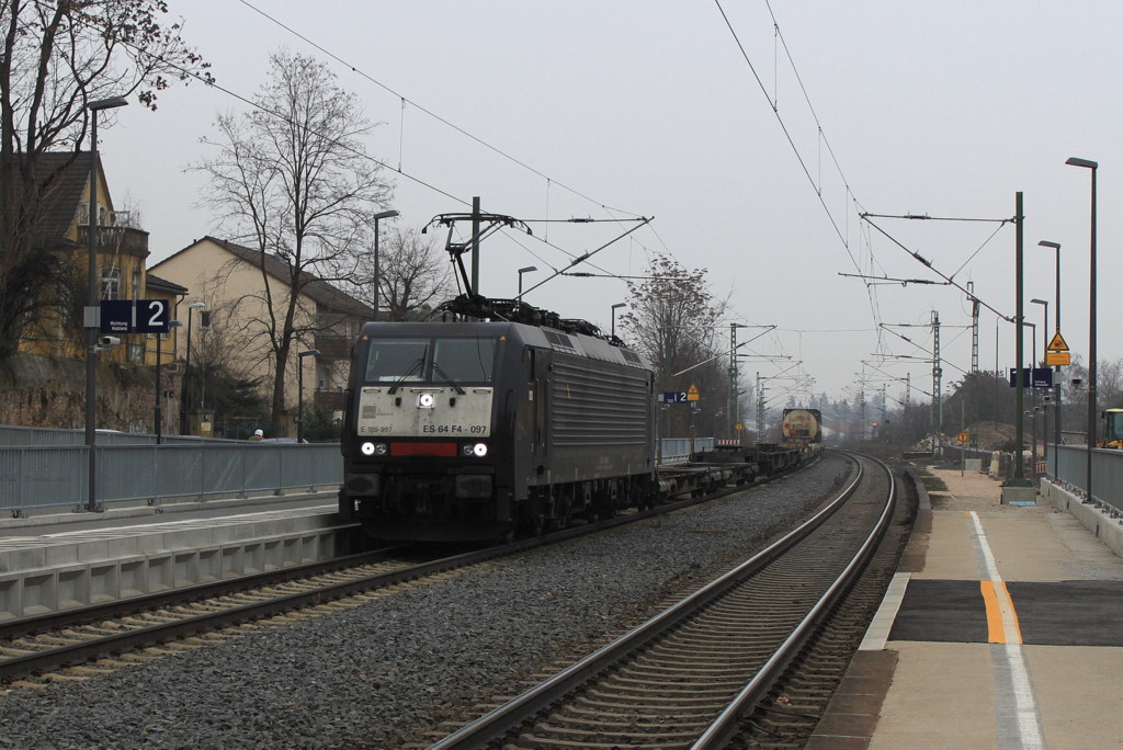 ESF64 -097 kommt am 31.01.2011 durch Geisenheim gefahren.