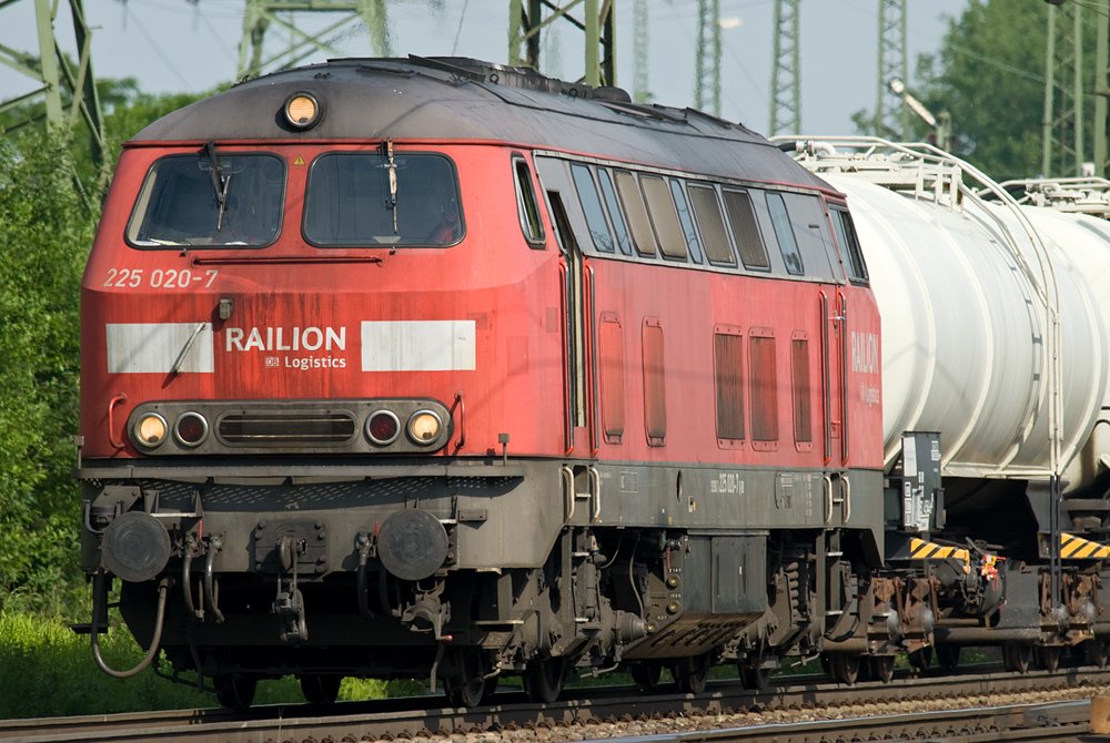 Fotografiert am 5. Juni 2010 am Gnf K�ln-Gremberg. 280mm, ISO 100, F6,3 , 1/500sec. [ Nikon D200 + Sigma 100-300 F4 EX DG APO HSM IF ]