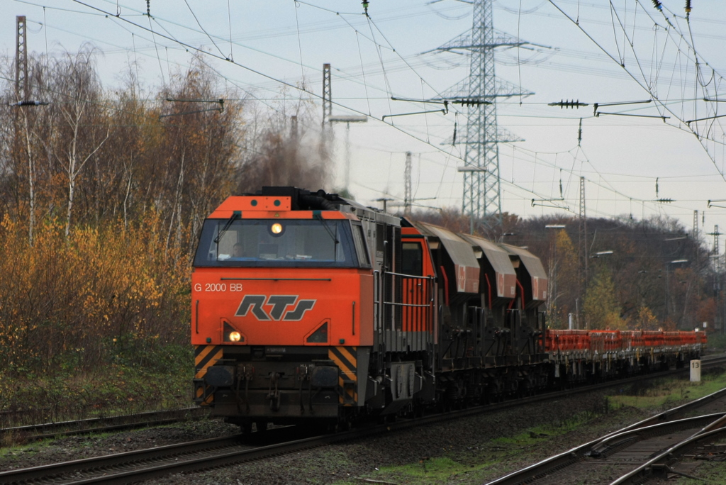 Ganz unerwartet kam diese MAK G2000 BB der RTS mit ein Paar Wagen am 17.11.2010 durch Ratingen Lintorf