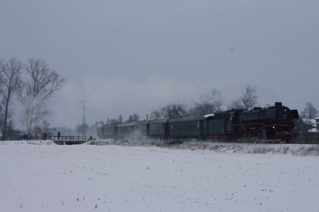  Gl�hweinfahrt  durchgef�hrt von 41 096 am 19.12.2010 . Die Rundfahrt f�hrte zwei Mal von Braunschweig aus �ber Wolfsburg nach Gifhorn und wieder zur�ck nach Braunschweig. Hier in Ausb�ttel bei Gifhorn