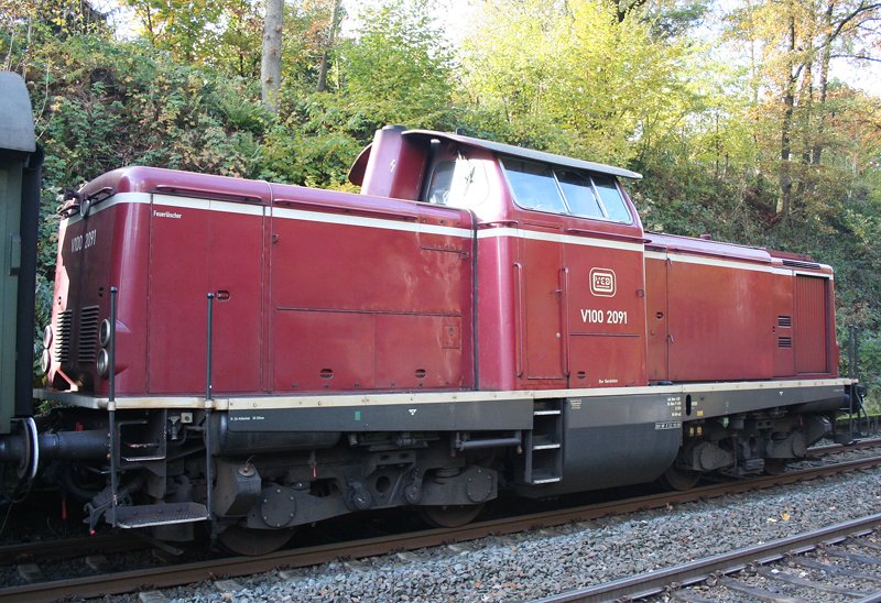 Hier die V100 nach der Einfahrt in Solingen Schaberg am 25.10.09 . War als Sonderzug unterwegs f�r das M�ngstener Br�ckenfest 2009. 