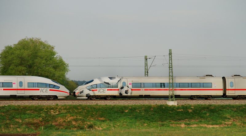 ICE 3,  Montabaur , Triebkopf 403 012-8, Frauen-WM, aufgenommen am 29.04.11, kurz nach Jettingen, Strecke Augsburg-Ulm. Am Haken den ICE  Westerland .
