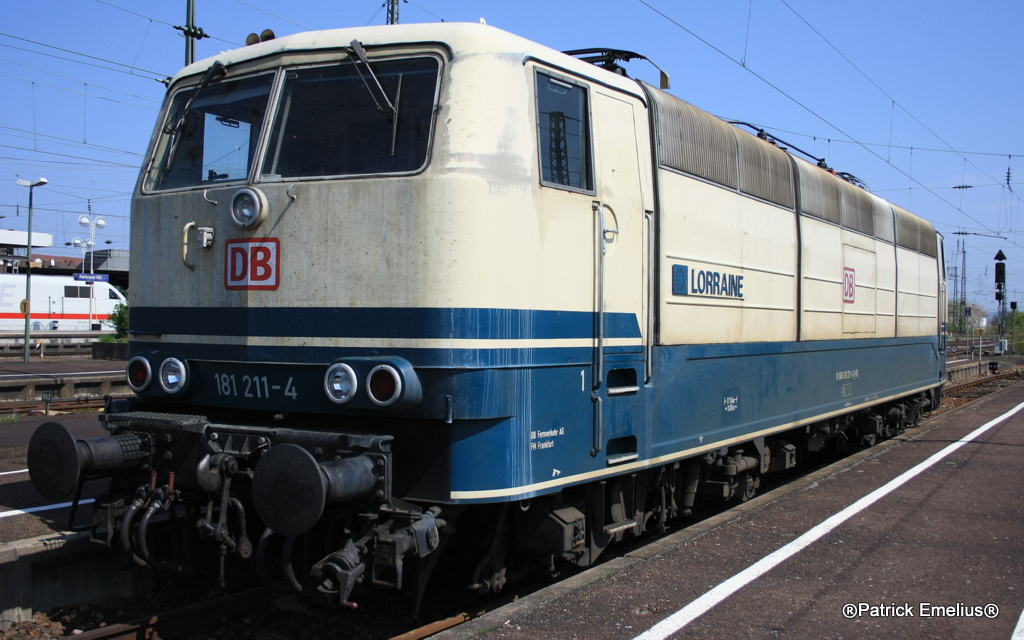 Ich war auch froh als ich die 181 211-4 abgestellt am 18.04.2010 in Karlsruhe sah. Also es hat sich mal wieder gelohnt einen weiten Weg auf sich zu nehmen. Am 

