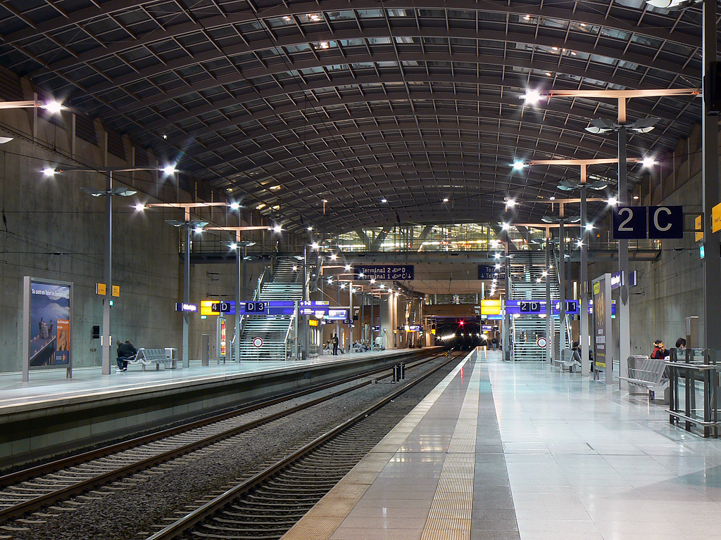 Impression aus dem Bahnhof  K�ln/Bonn-Flughafen  am 02.11.2010
