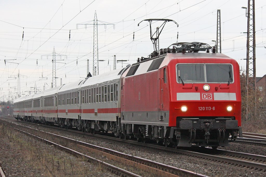 Ja 120 113-6 in Ratingen Lintorf am 19,03,10
