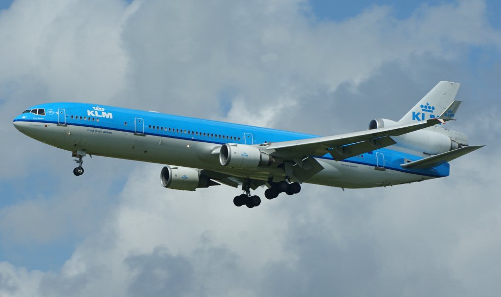 KLM MD-11