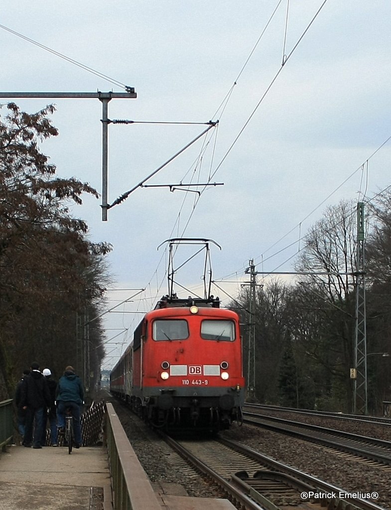 Leider etwas weit hinten, doch wenn ein Stahlkoloss Names 110 mit 100 Km/h auf dich zu rast und nur etwa 50cm neber dir vorbei f�hrt, dann dr�ckt man zu fr�h ab und zieht sich dann zur�ck.

