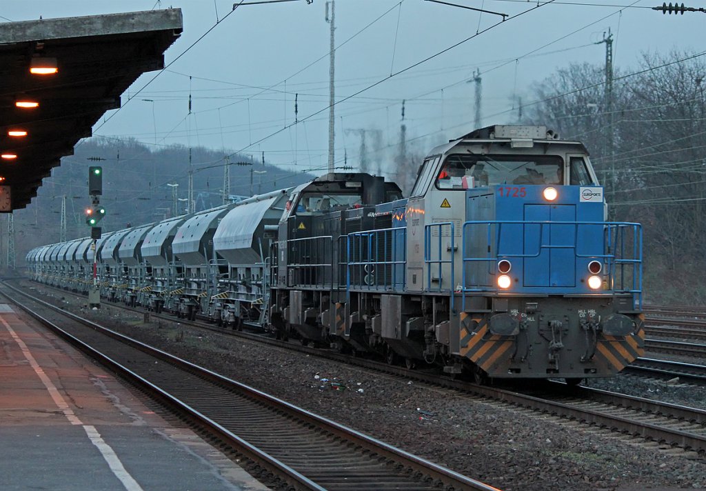 Lok 1725 der franz. Europorte mit MRCE G1206 und Sch�ttgutzug in K�ln West am 17.02.2011