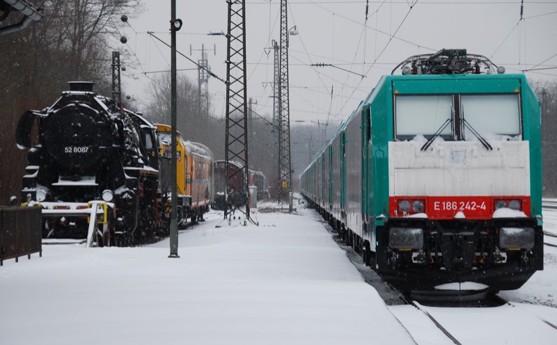 Meine bescheidene Version des Super-Lokzuges aus Neuoffingen. Aufgenommen am 28.01.10.