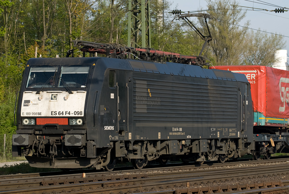 MRCE E 189 998 SE
ES 64 F4 - 098

Fotografiert im April 2010 in K�ln-Gremberg.