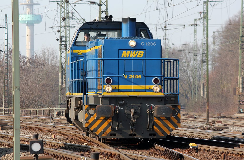 MWB V2106 bei der Einfahrt in Gbf , Gremberg am 01.03.2011