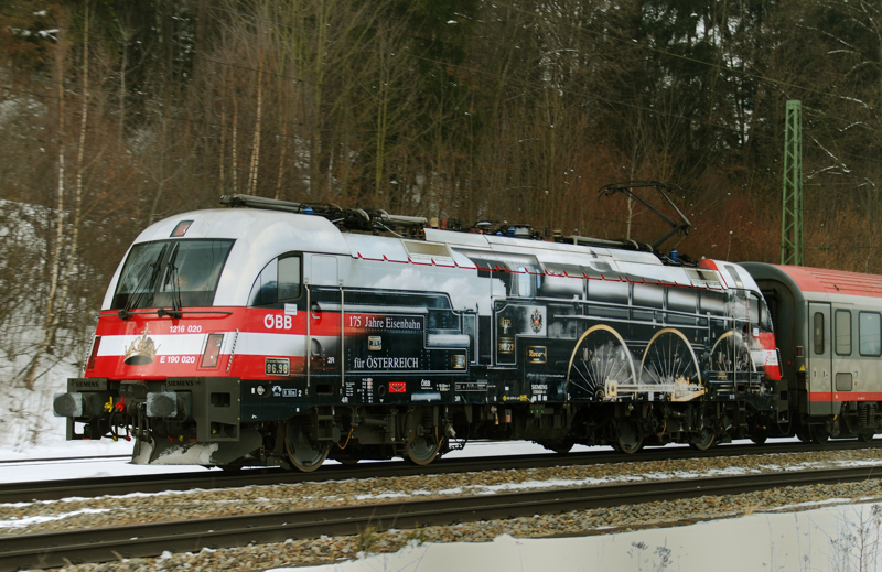Nachmittags auf der R�ckfahrt Richtung Salzburg. 1216 020-8, aufgenommen am 22.02.13, in A�ling.