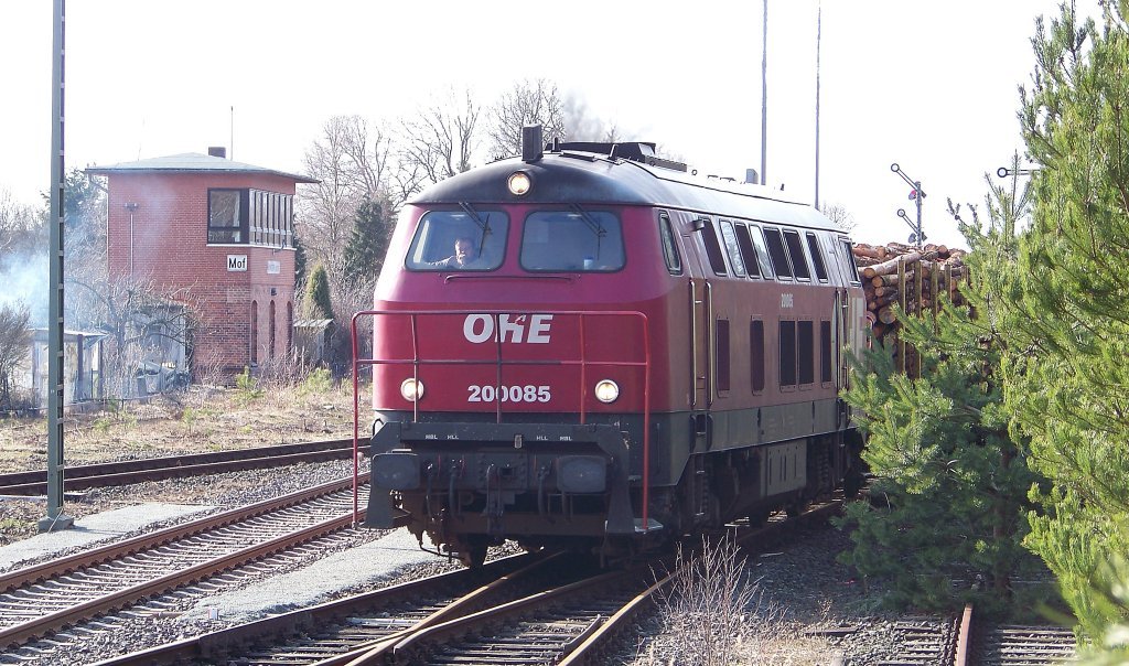 OHE 200085 verl�sst Munster Richtung Uelzen. (21.03.10)