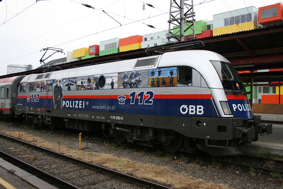 Polizei Taurus in Salzburg HBF am 11.06.2011 