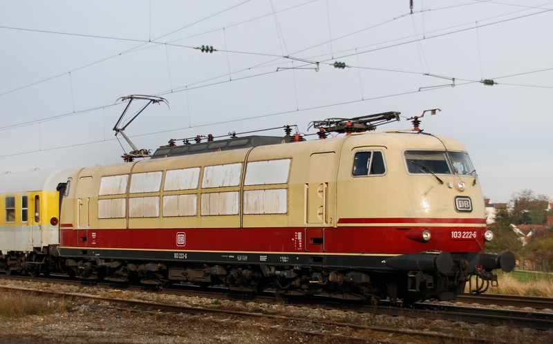 Portrait 103 222-6, aufgenommen vor einem Messzug bei der Durchfahrt durch Jettingen, am 08.11.12.