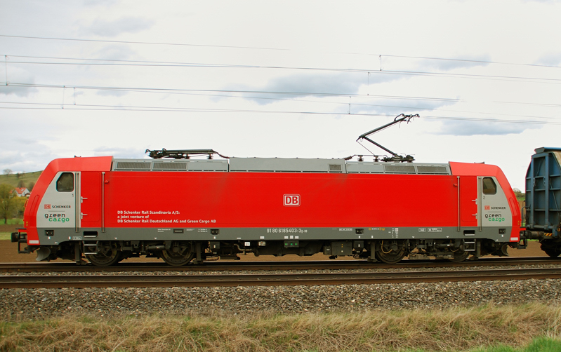 Portrait 185 403-3, Green Cargo, aufgenommen am 21.04.12, bei Treuchtlingen.