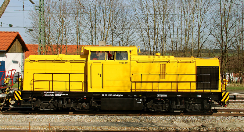 Portrait 203 005-4, aufgenommen am 02.04.12 in A�ling.