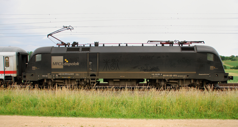Portrait ES 64 U2-072. Aufgenommen am 20.06.12, bei Treuchtlingen.
