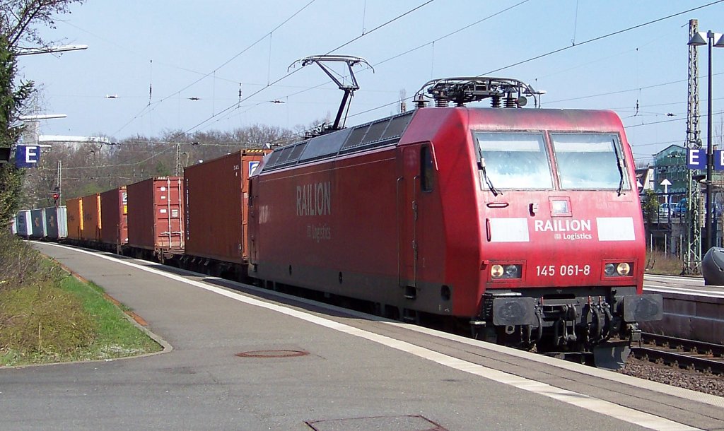 Railion 145 061-8 f�hrt durch Uelzen (13.04.10)