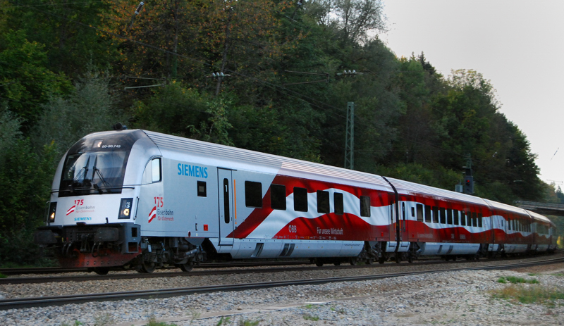 Railjet  175 Jahre Eisenbahn f�r �sterreich . Aufgenommen am 01.10.12, in A�ling.