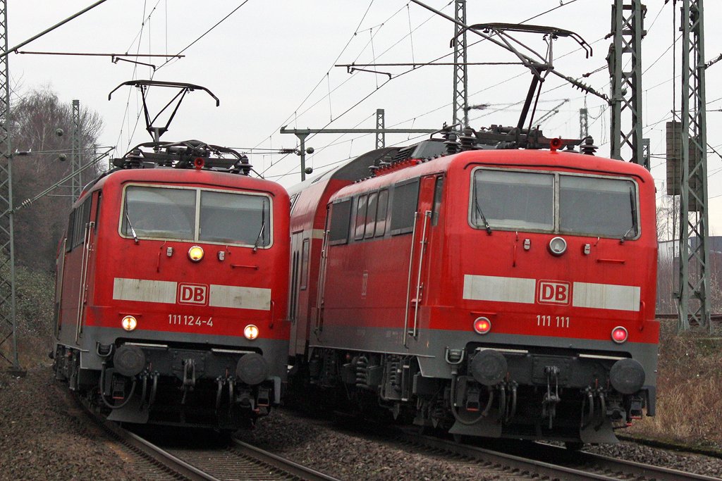 RE4 Treffen 111 111 und 111 124-4 zwischen Gruiten und Wuppertal Vohwinkel am 22,01,10