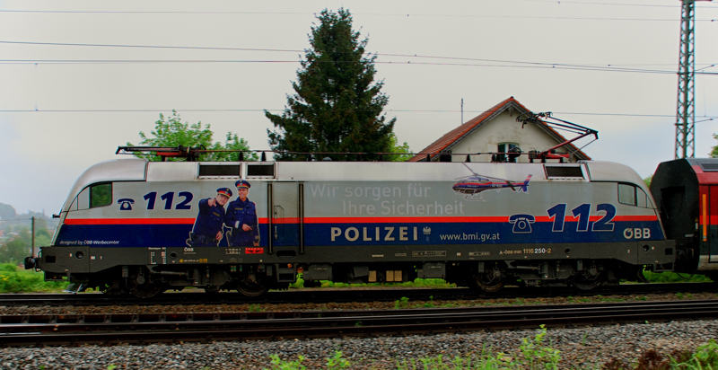 Seiten-Portrait der 1116 250-2, Polizei, aufgenommen am 11.05.13, in A�ling.