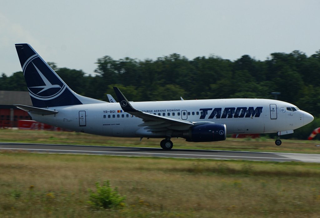 Tarom 737-700